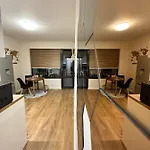 Cozy With Balcony, 5 Min Away From The Beach- Part Of The Family 'vicki Apart Apartman *