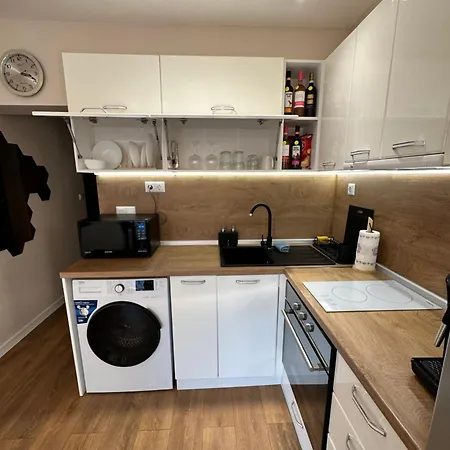 Apartman Cozy With Balcony, 5 Min Away From The Beach- Part Of The Family 'vicki Apart Várna