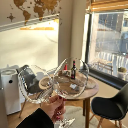 Cozy With Balcony, 5 Min Away From The Beach- Part Of The Family 'vicki Apart Апартаменты Варна