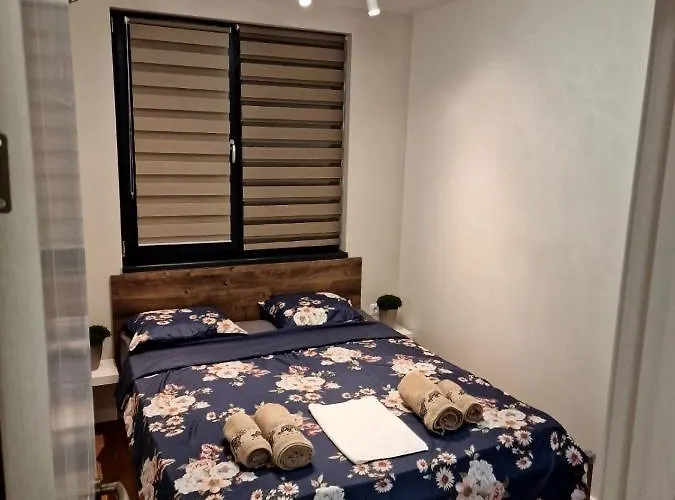 Apartman Cozy With Balcony, 5 Min Away From The Beach- Part Of The Family 'vicki Apart