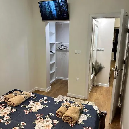 Cozy With Balcony, 5 Min Away From The Beach- Part Of The Family 'vicki Apart Apartament Varna