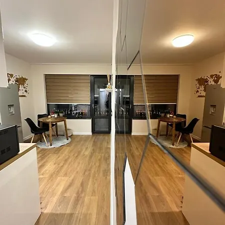 Cozy With Balcony, 5 Min Away From The Beach- Part Of The Family 'vicki Apart Apartament *