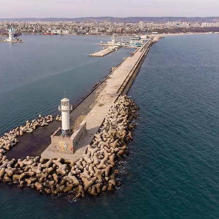 Cozy With Balcony, 5 Min Away From The Beach- Part Of The Family 'vicki Apart * Varna