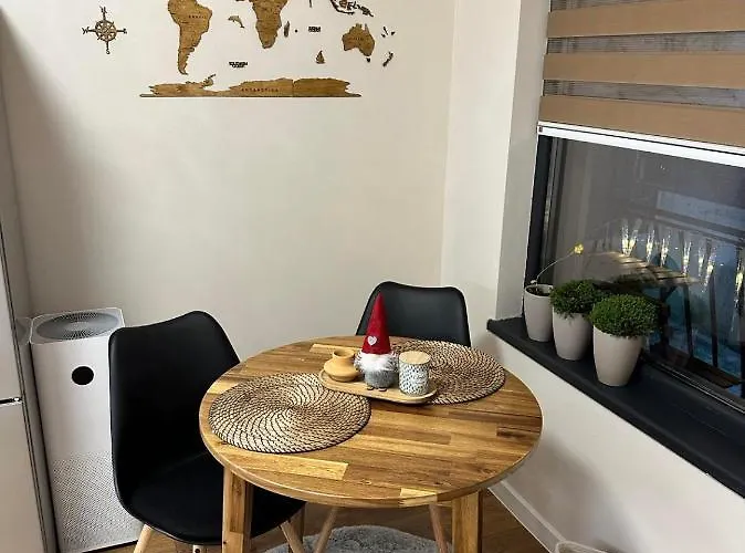 Cozy With Balcony, 5 Min Away From The Beach- Part Of The Family 'vicki Apart Appartement